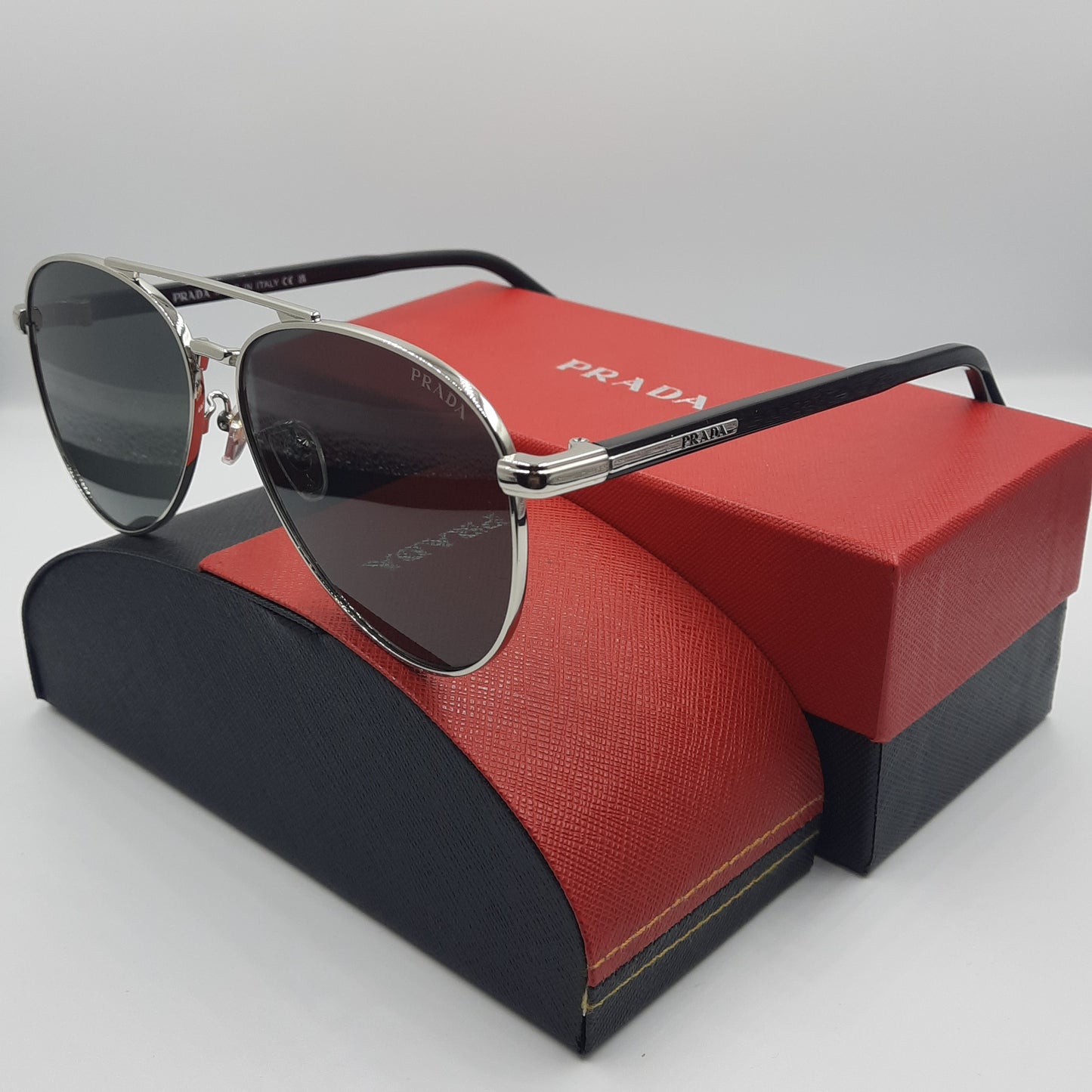 Solaires: PRADA SPRA58 argent noir