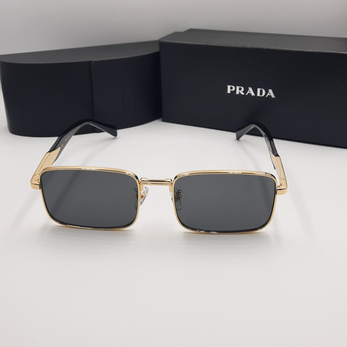 Solaires: PRADA PR69ZS doré noir