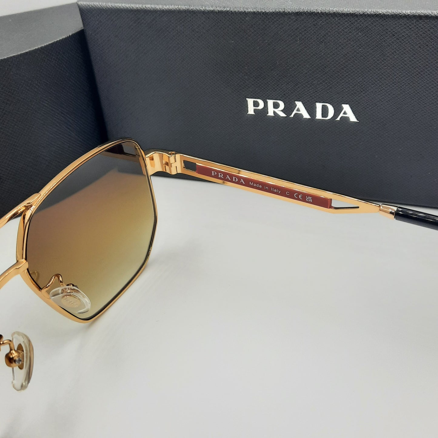 Solaires: PRADA OPS51ZS rouge doré marron deg