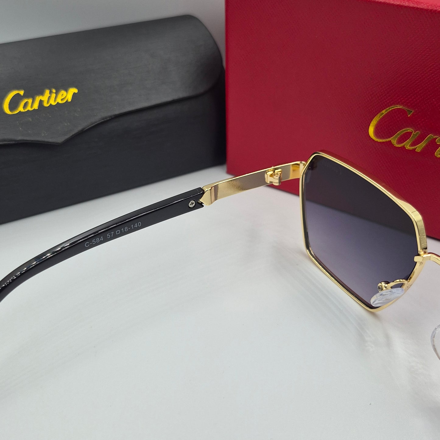 Solaires: CARTIER doré noir