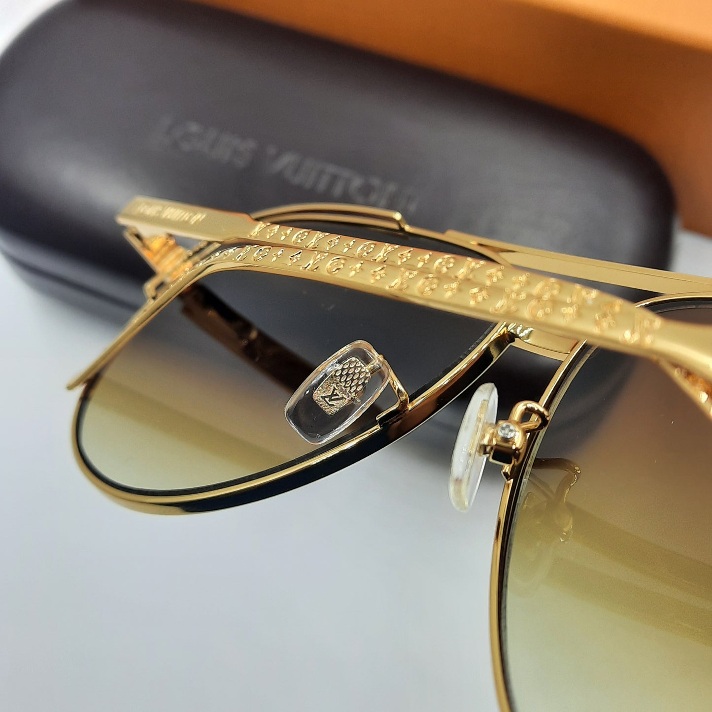 Solaires: LOUIS VUITTON Z1968U doré marron