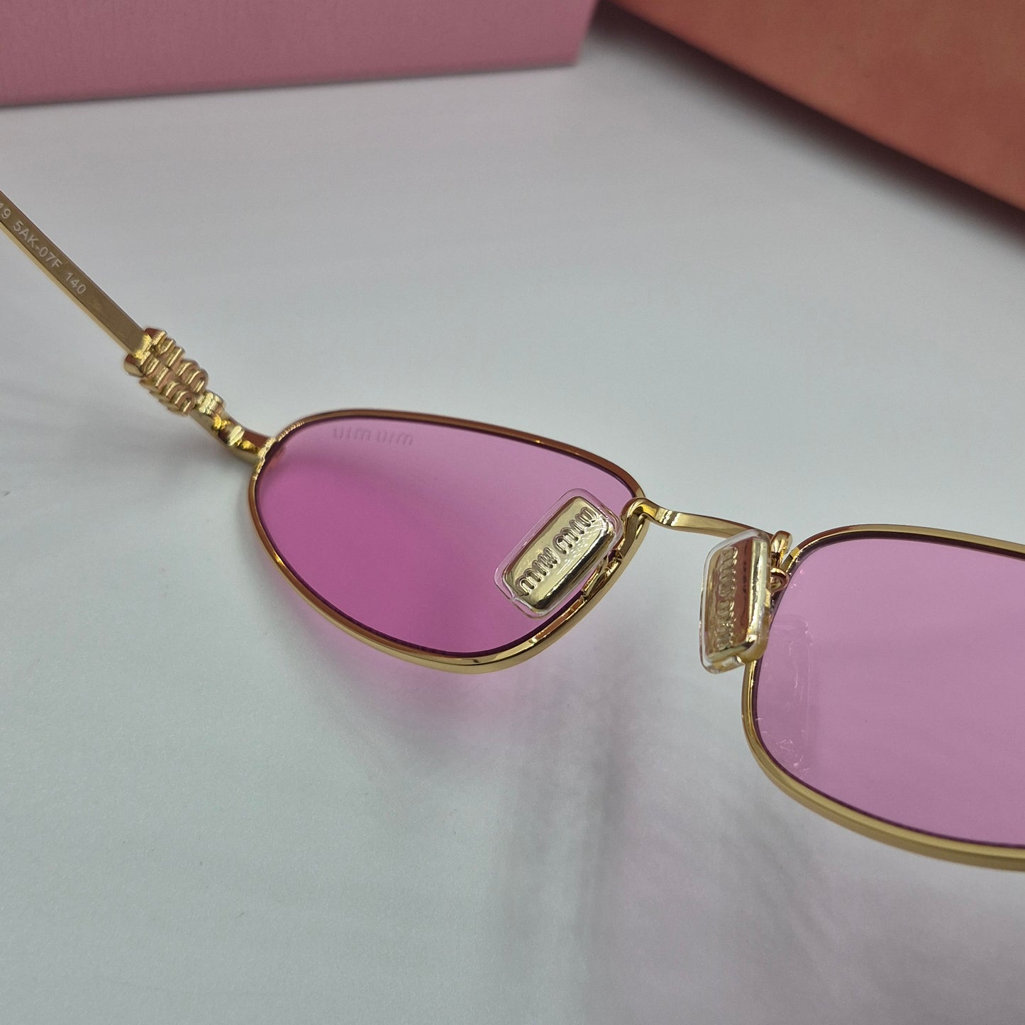 Solaires: MIUMIU SMU52S doré rose