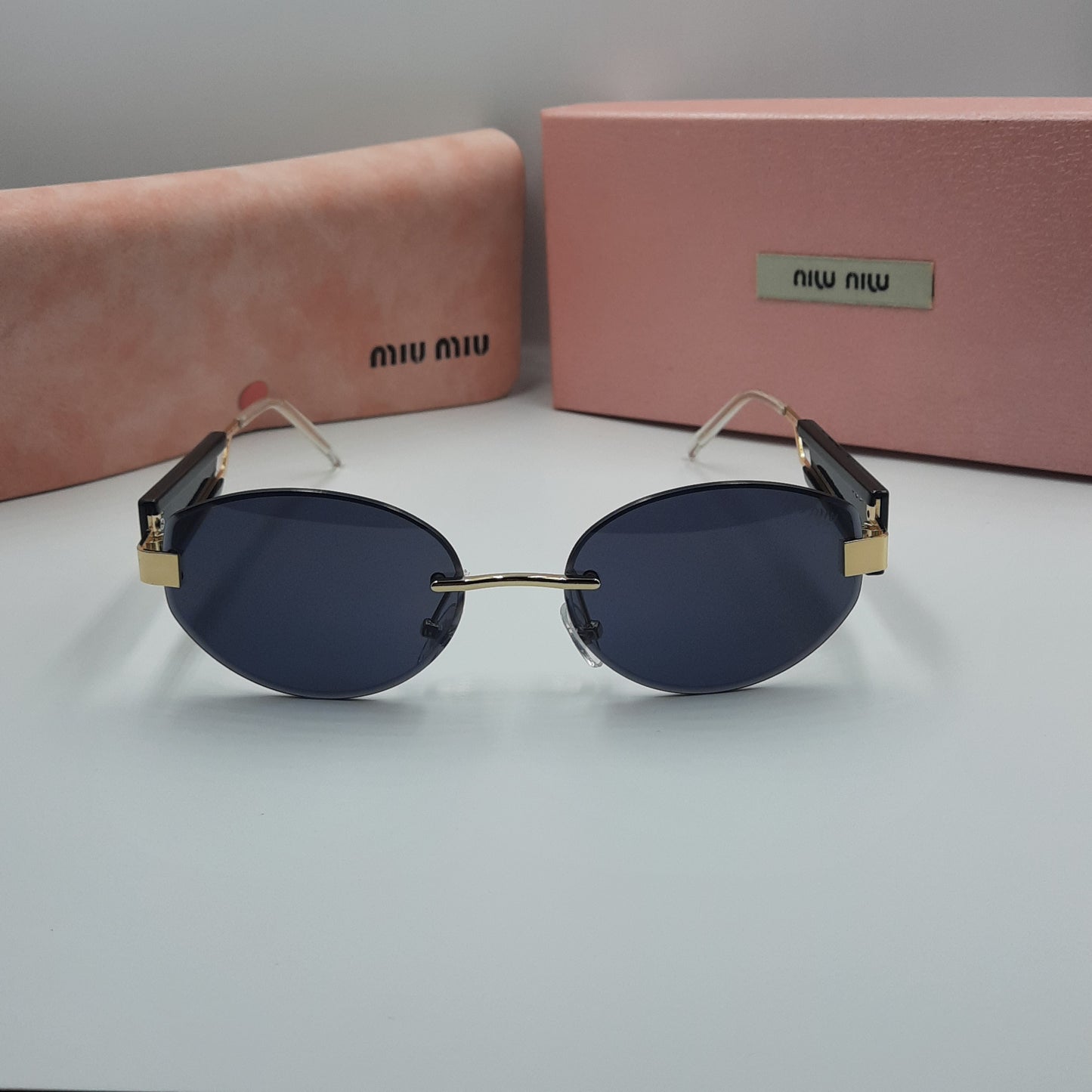 Solaires: MIUMIU doré noir