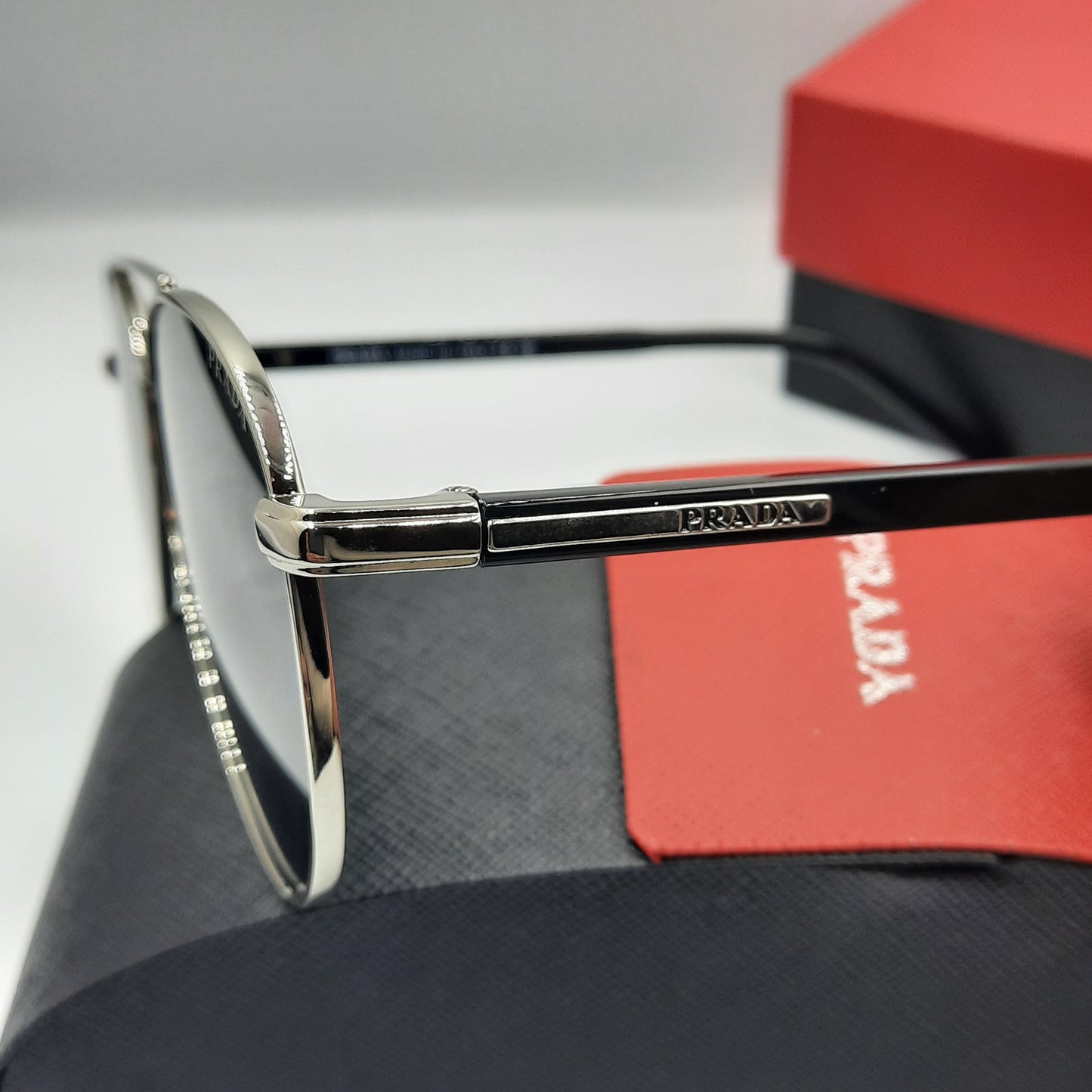 Solaires: PRADA SPRA58 argent noir