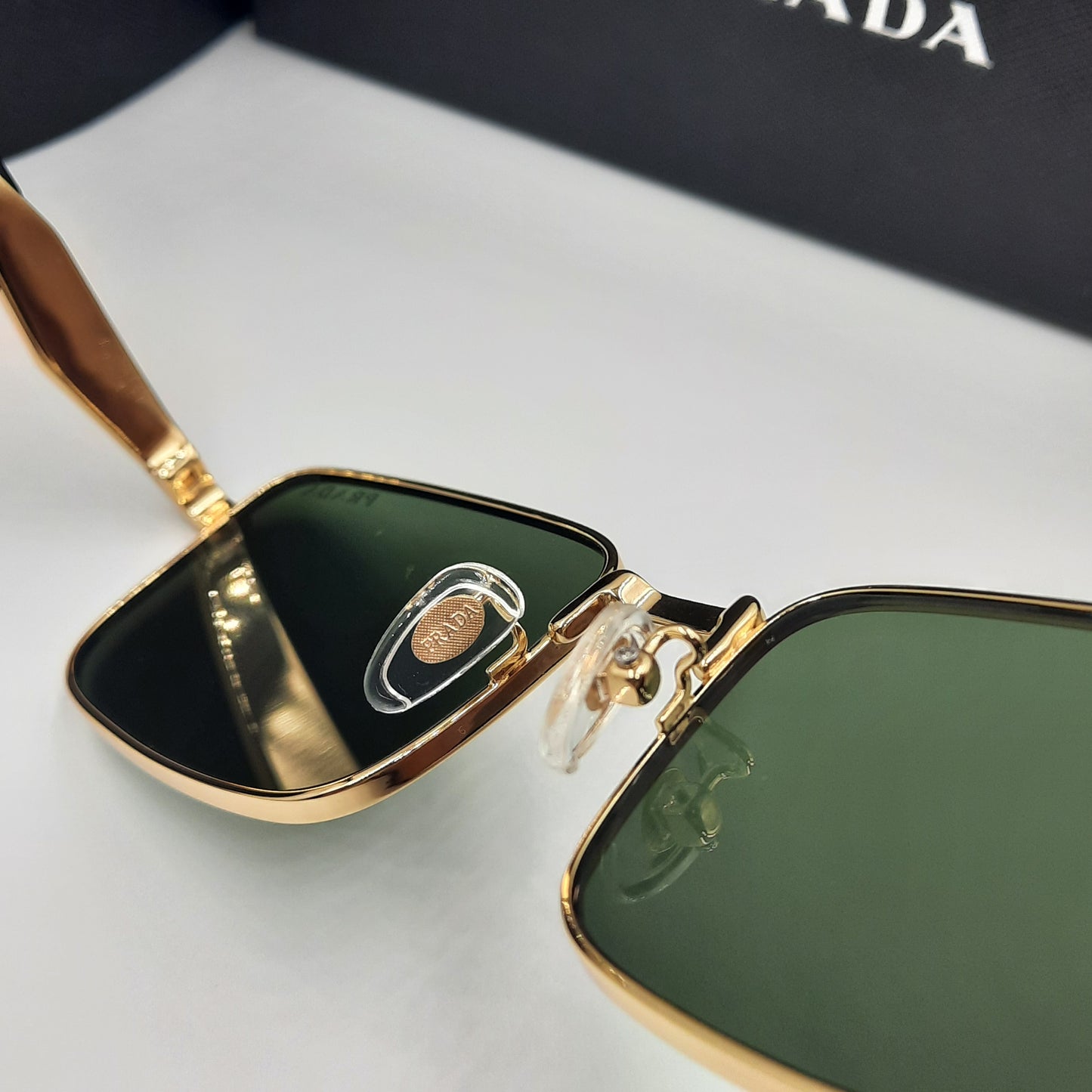 Solaires: PRADA PR69ZS doré noir vert