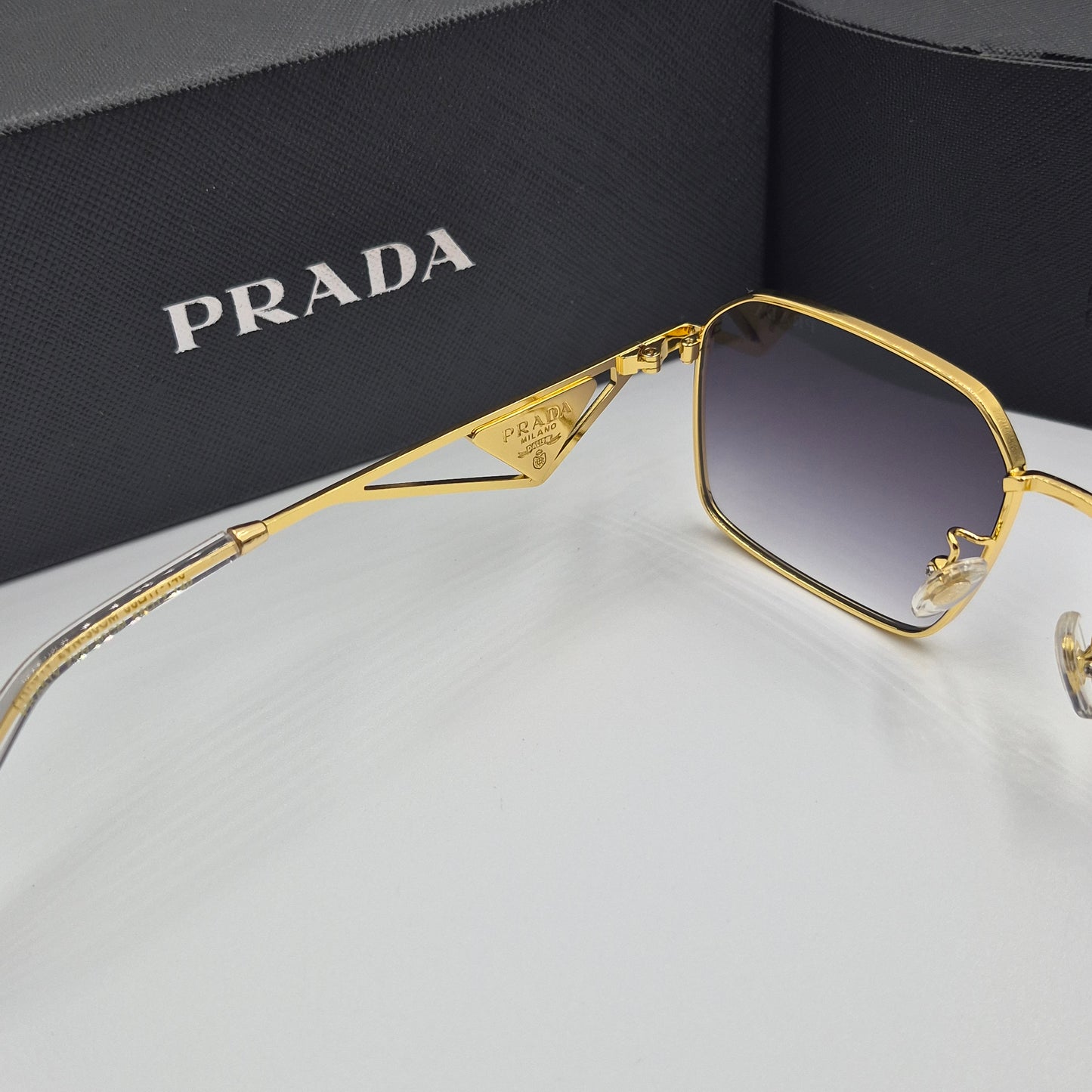Solaires: PRADA PRA51V doré noir deg