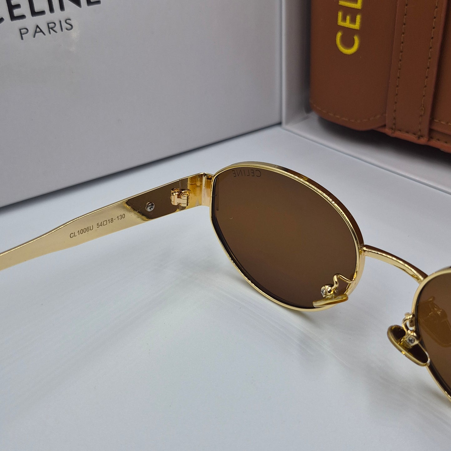 Solaires: CELINE Triomphe doré marron avec pochette à bandoulière