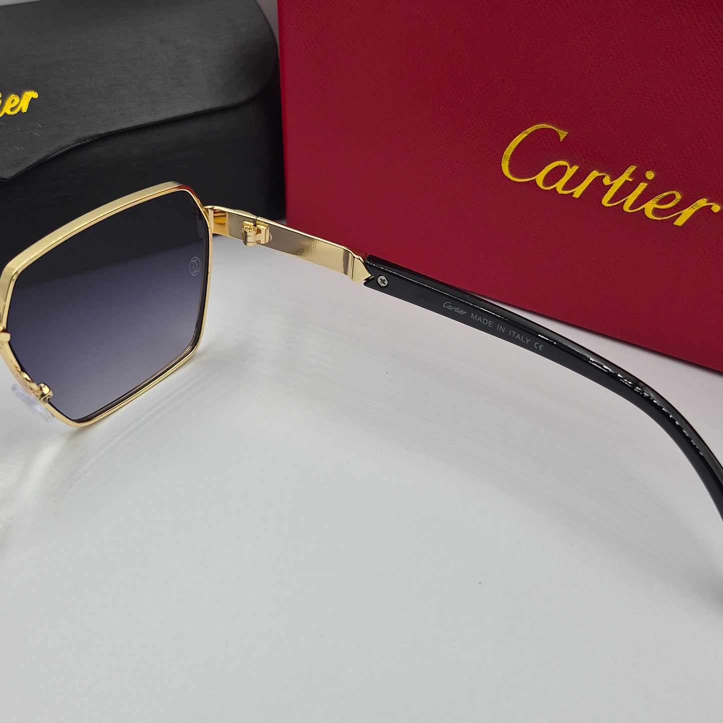 Solaires: CARTIER doré noir