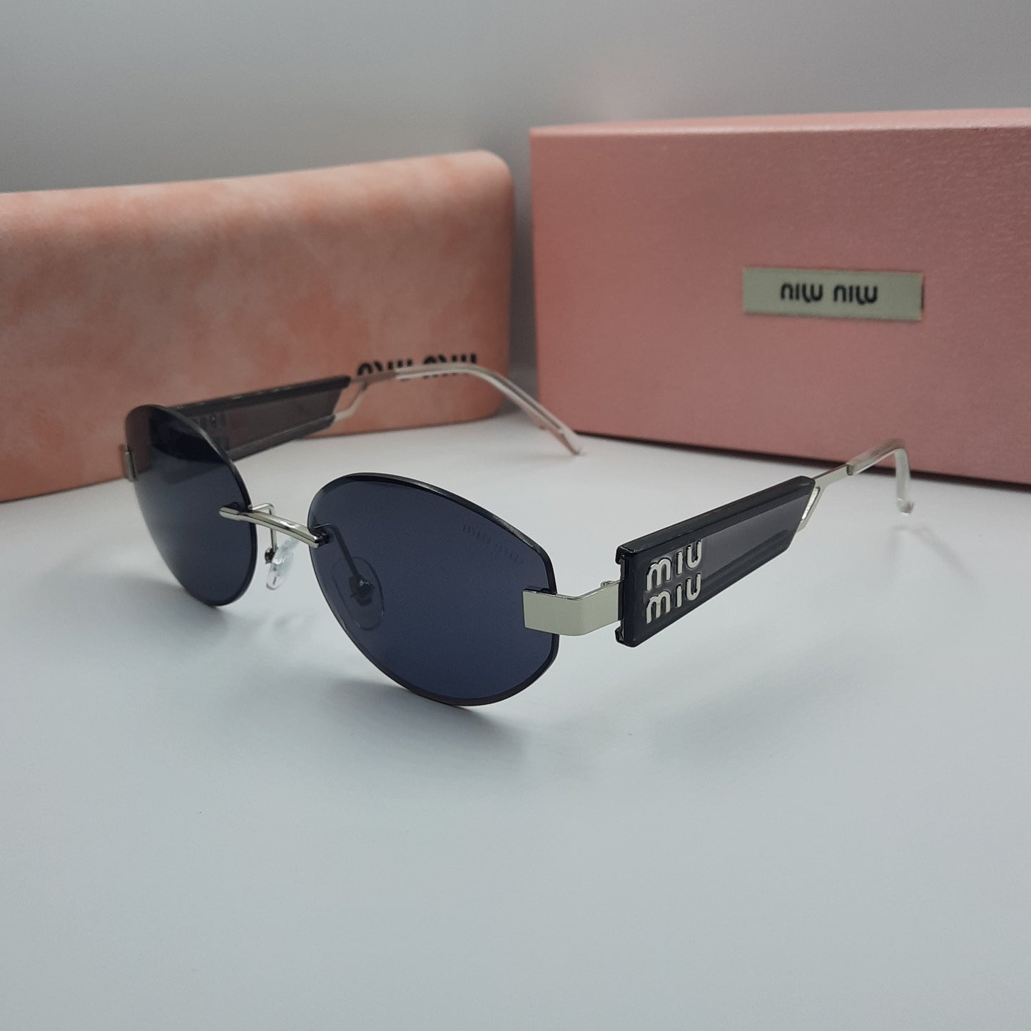 Solaires: MIUMIU argent noir