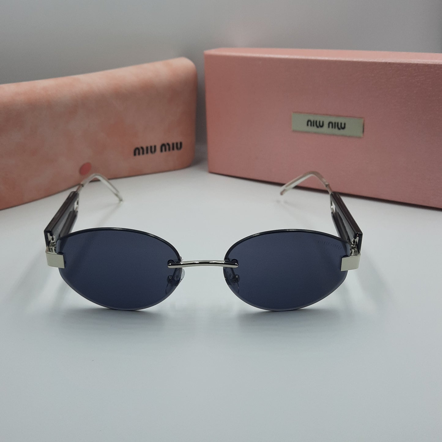 Solaires: MIUMIU argent noir