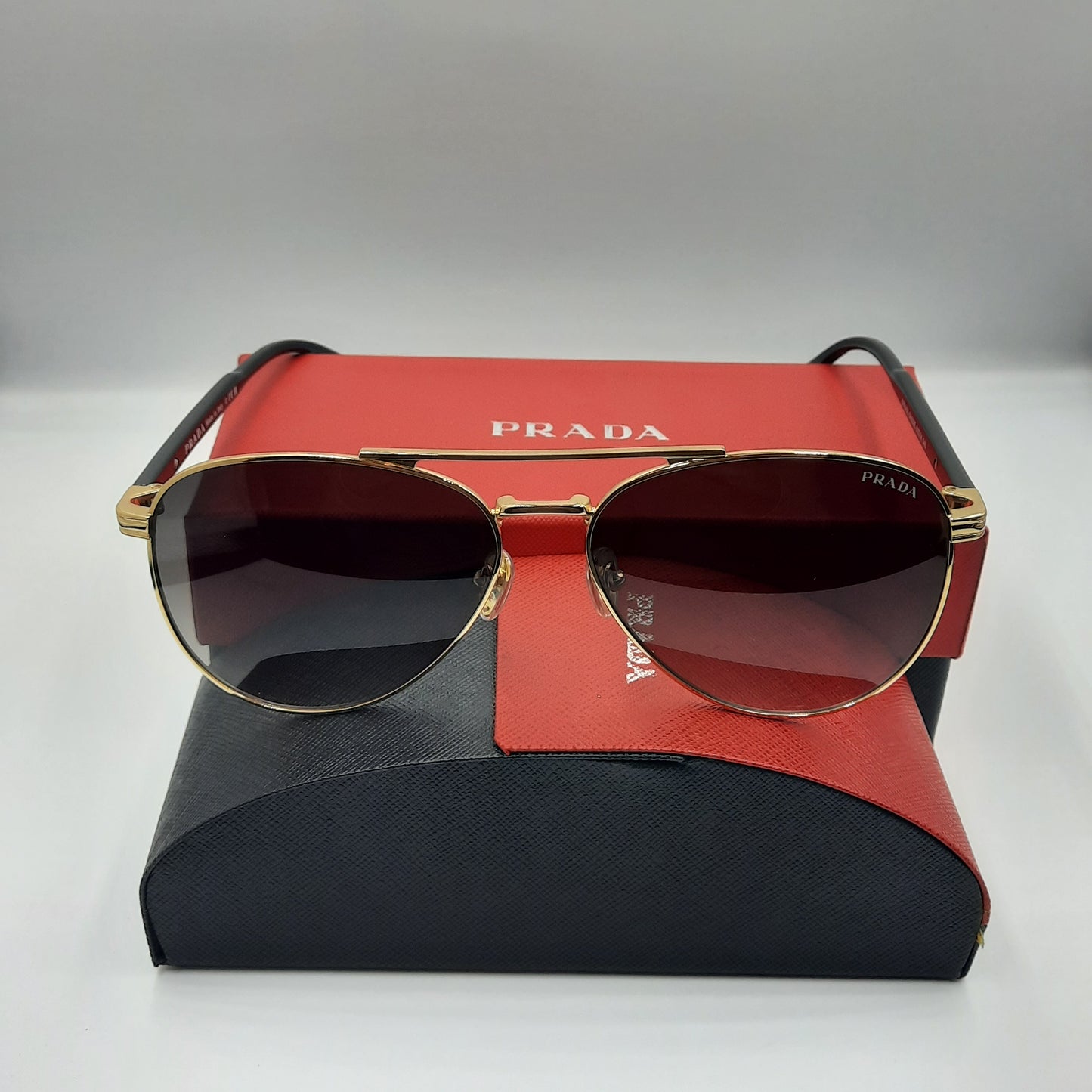 Solaires: PRADA SPRA58 rouge doré noir