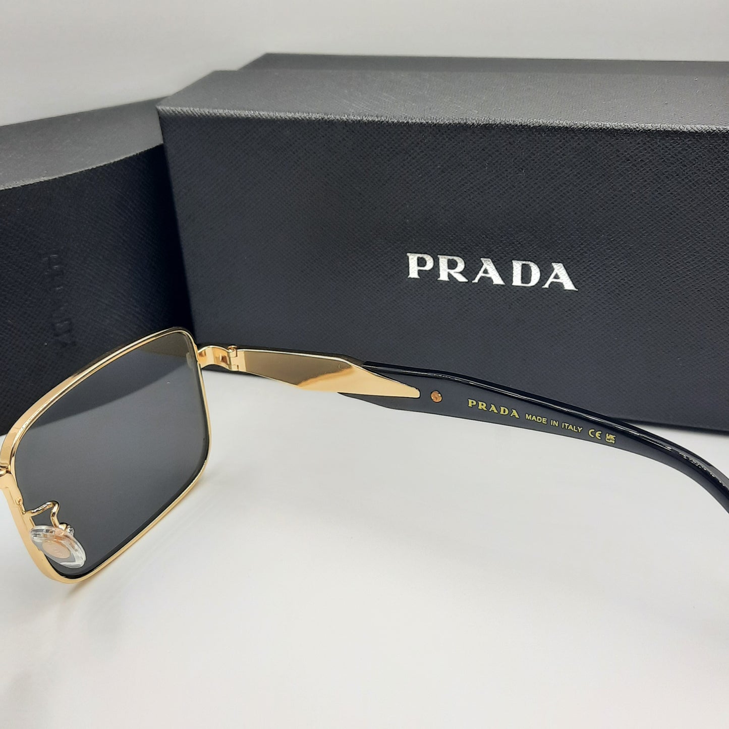 Solaires: PRADA PR69ZS doré noir