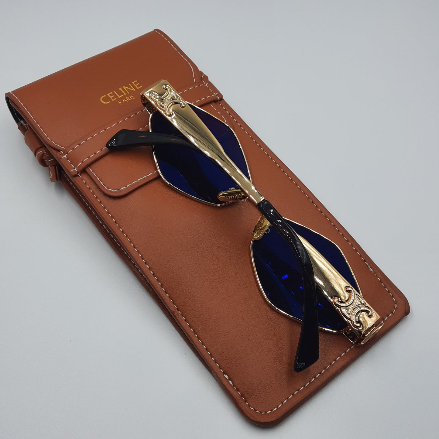 Solaires: CELINE Triomphe CL4S254 doré marron avec pochette à bandoulière