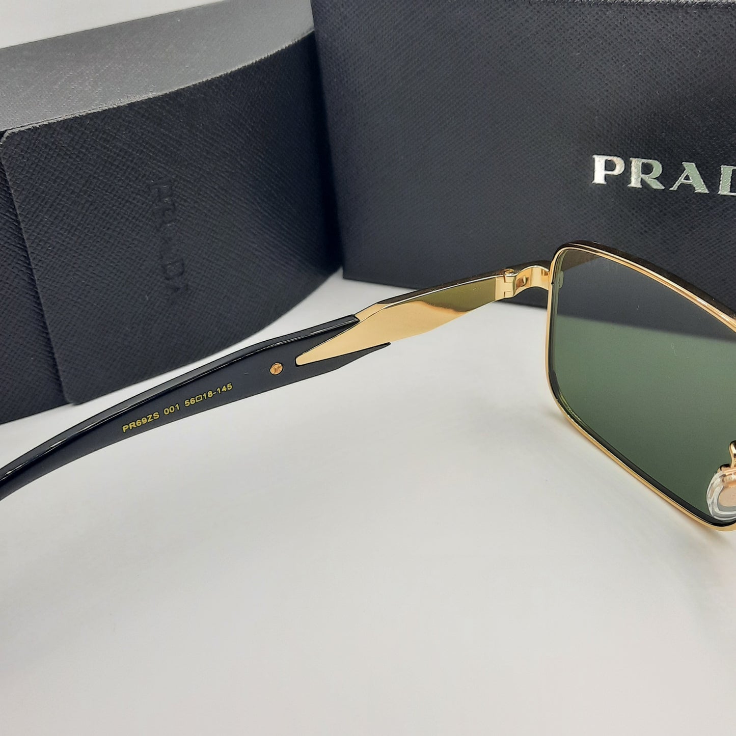 Solaires: PRADA PR69ZS doré noir vert