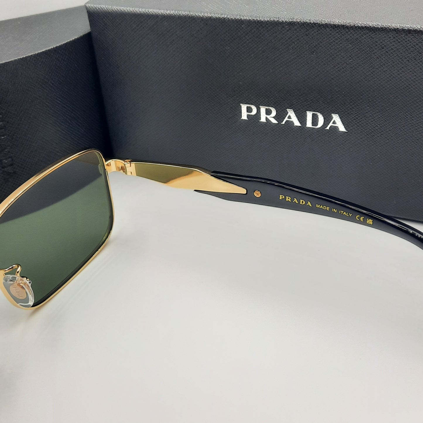 Solaires: PRADA PR69ZS doré noir vert